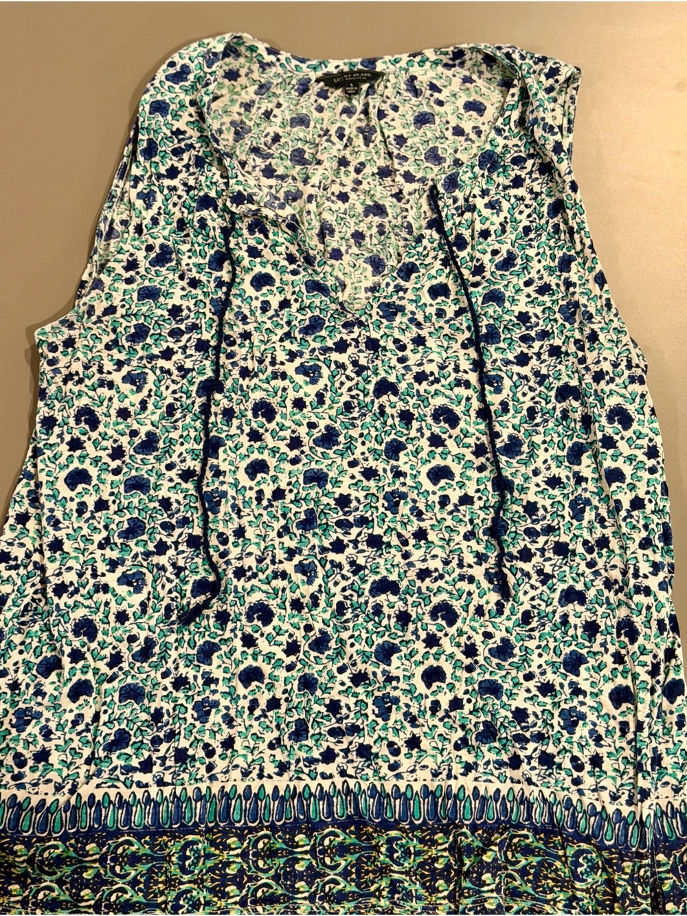 Lucky Sleeveless Floral V-Neck Top in Blue & Green size large